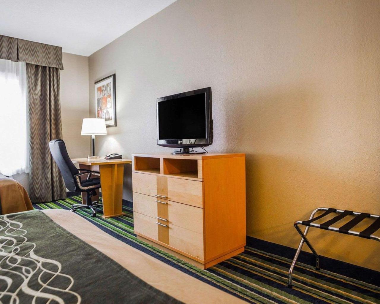 Comfort Inn Kansas City / Airport Exterior foto