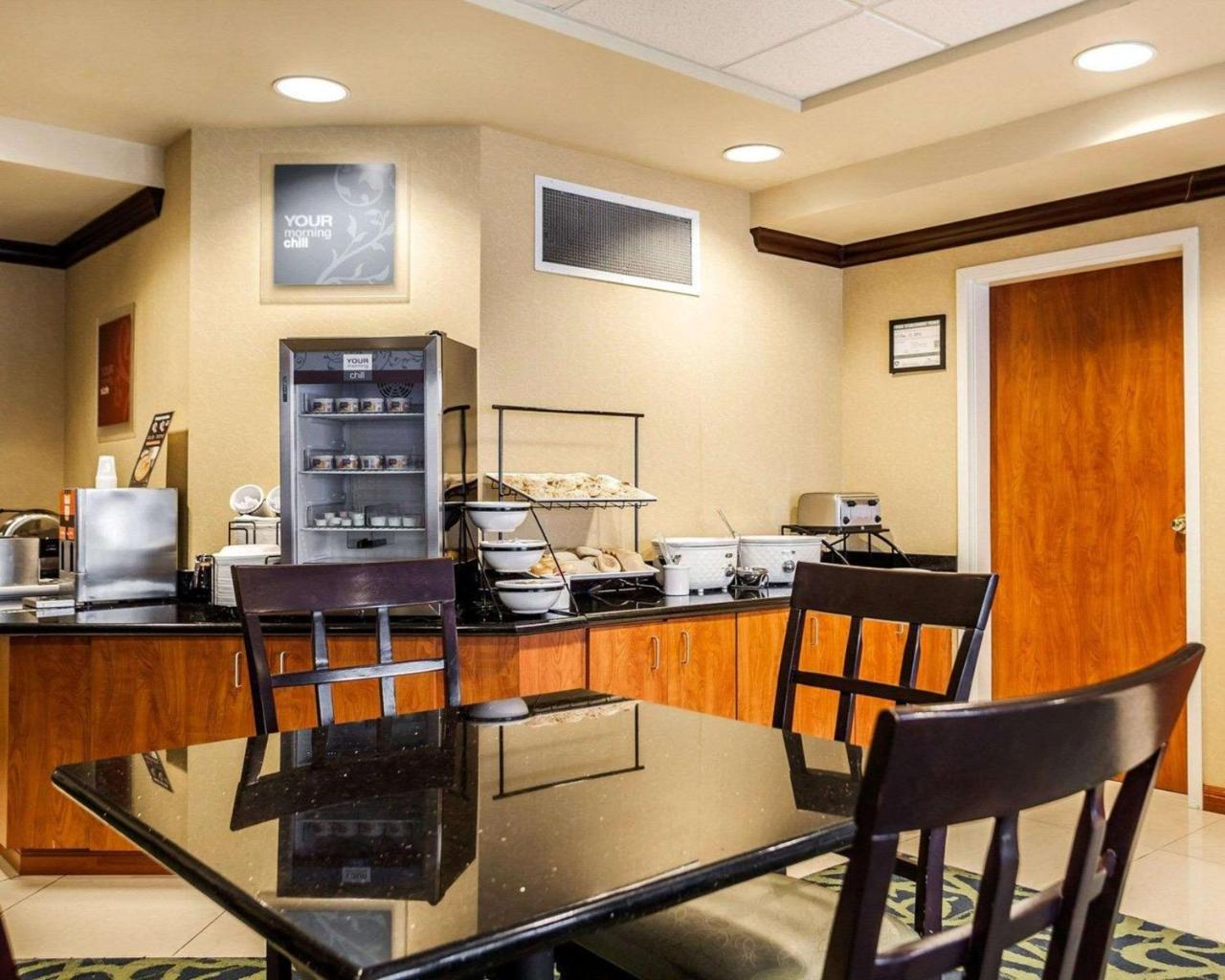 Comfort Inn Kansas City / Airport Exterior foto