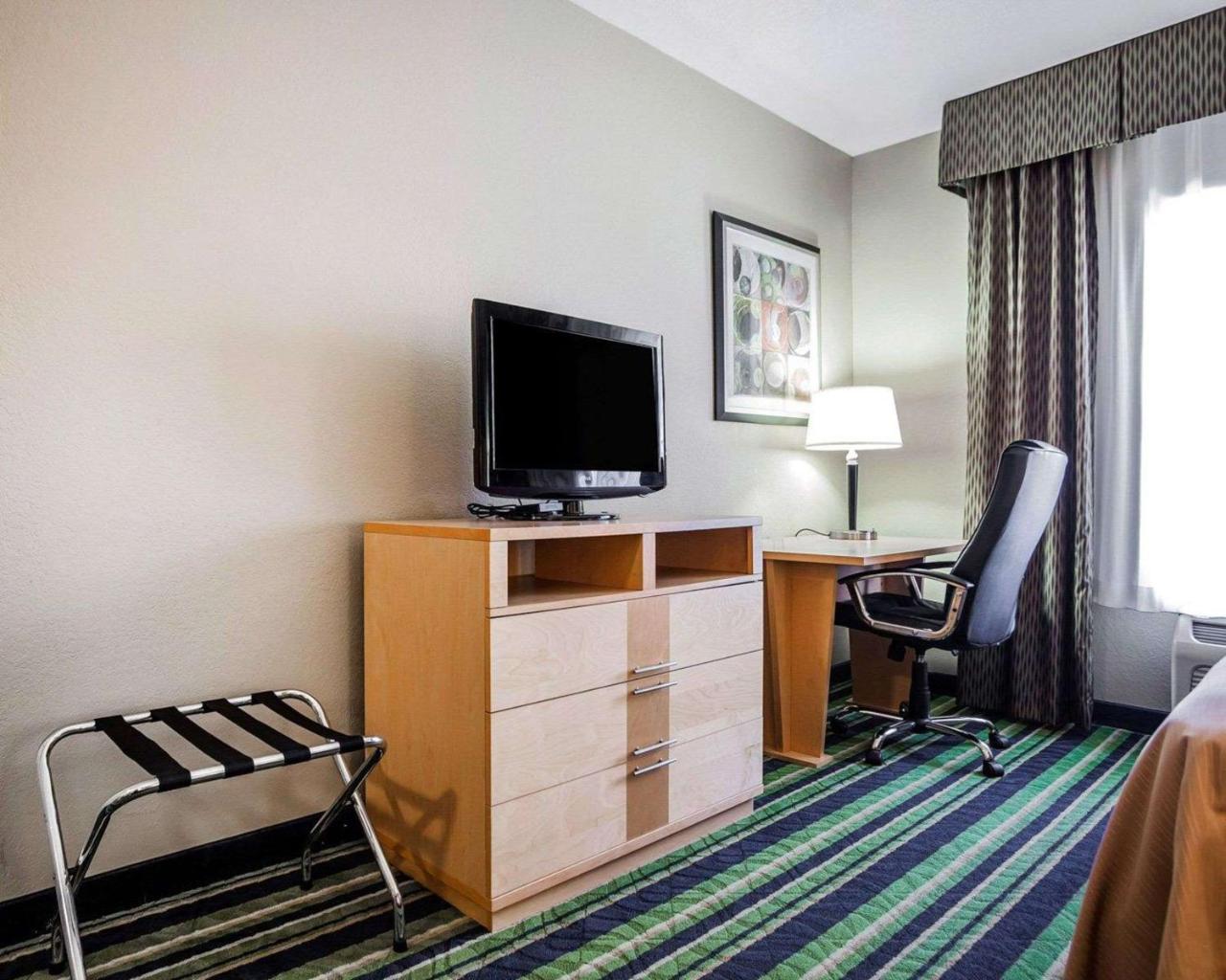 Comfort Inn Kansas City / Airport Exterior foto