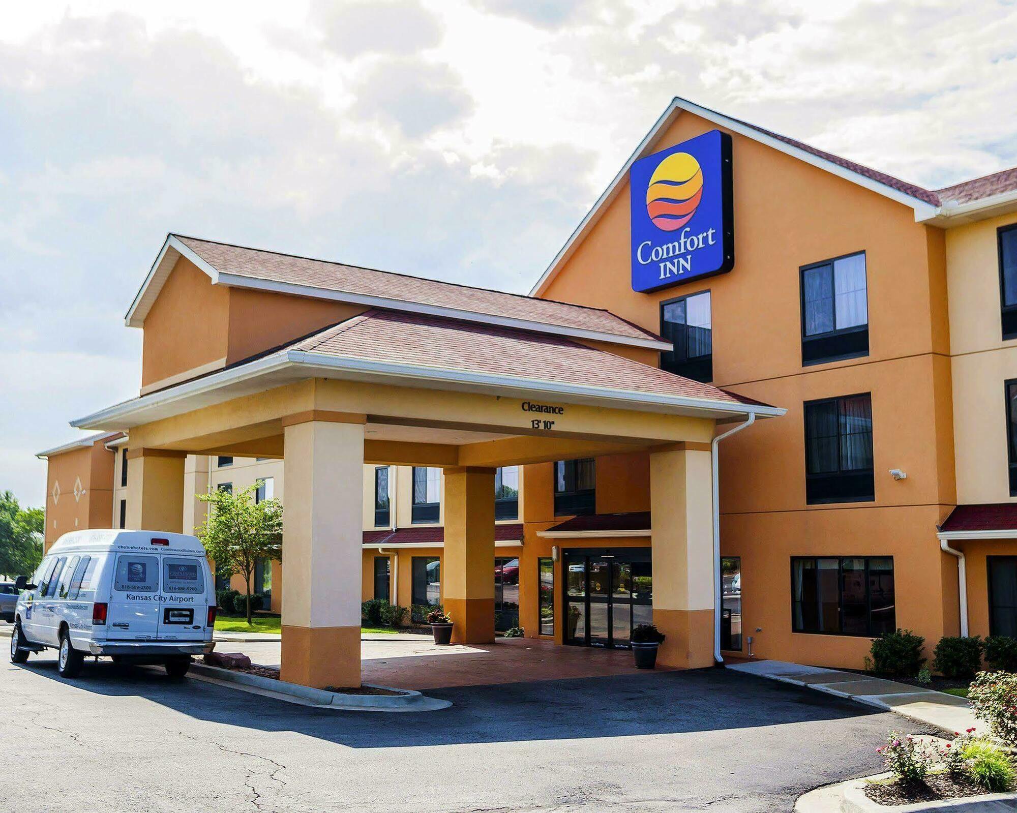 Comfort Inn Kansas City / Airport Exterior foto