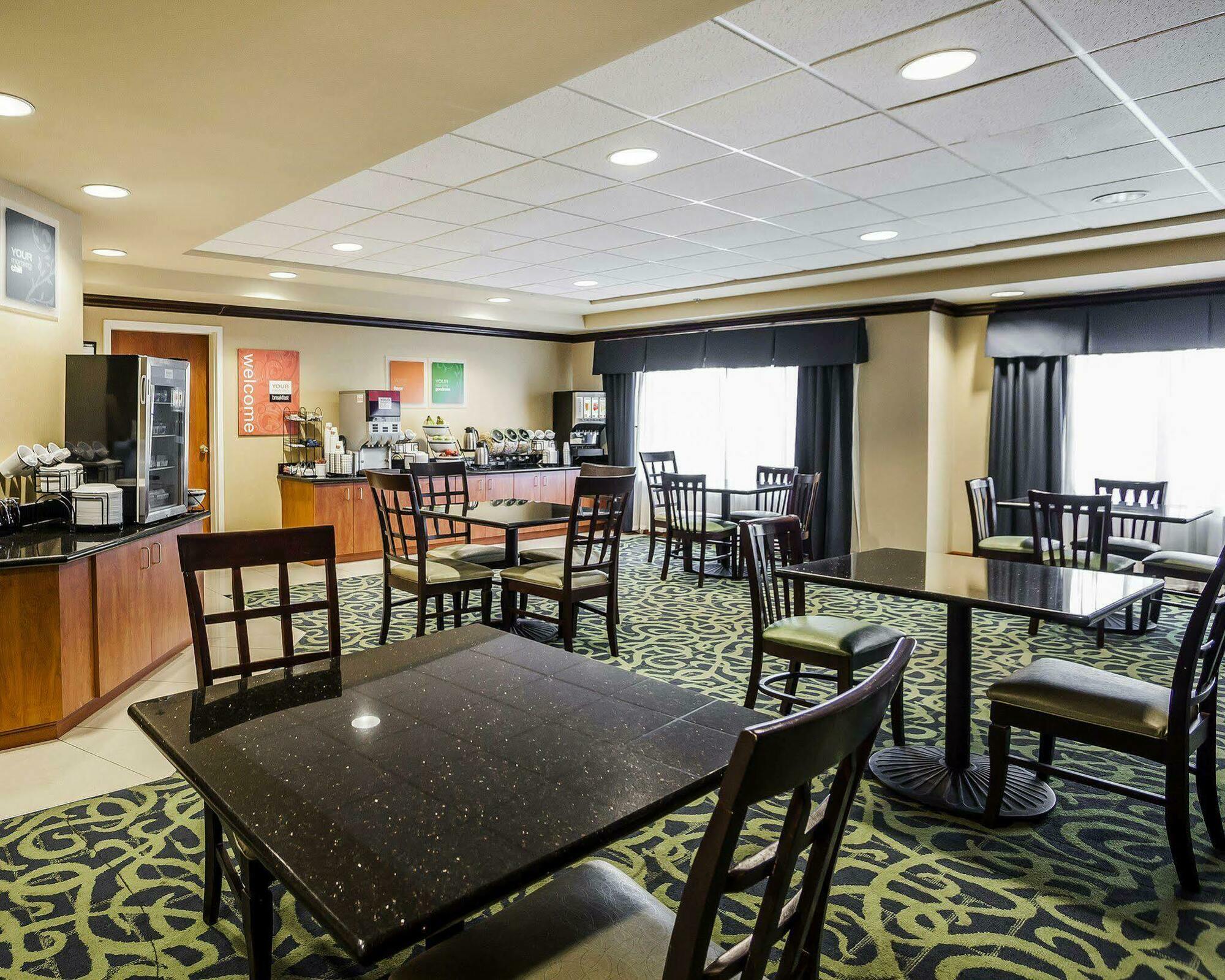 Comfort Inn Kansas City / Airport Exterior foto