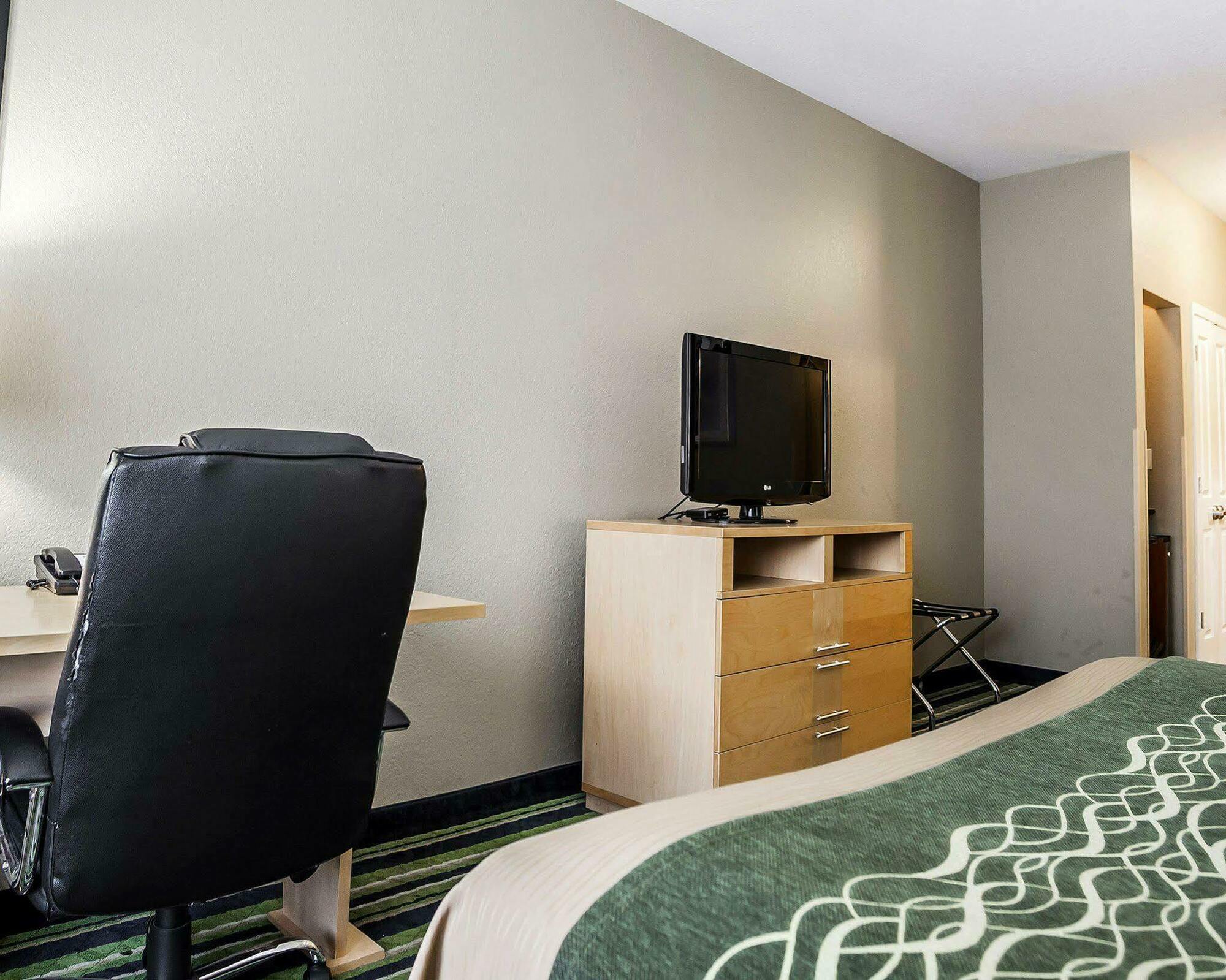 Comfort Inn Kansas City / Airport Exterior foto